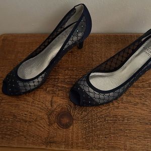 Adrianna Papel open toe size  9